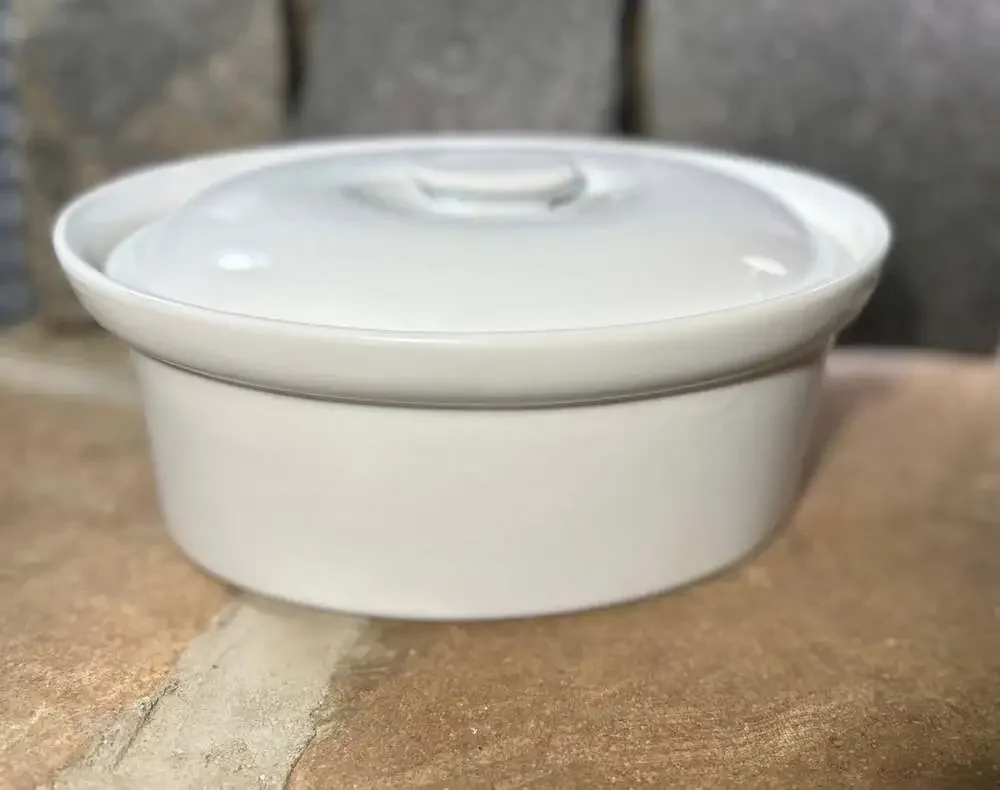 Cordon Bleu White Oval Casserole covered dish oven / microwave safe elegant